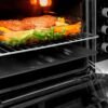 Bandeja de comida dentro del horno eléctrico Challenger HE2485
