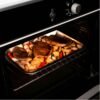 Horno Challenger HG2540 con bandeja de carnes y vegetales asándose