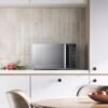Microondas Electrolux EMDY25S0MXM instalado en cocina