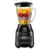 Licuadora Oster BLSTPEG-BPB negra con vaso de vidrio de 1,5 litros lleno de frutas