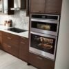 Torre de hornos Whirlpool WOC75EC7HS instalada en cocina