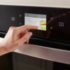 Pantalla táctil de la torre de hornos Whirlpool WOEC7027PZ