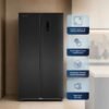 Nevecón Challenger Side by Side 430 L instalado en cocina con panel digital