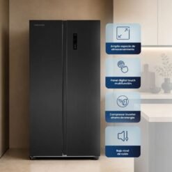 Nevecón Challenger Side by Side 430 L instalado en cocina con panel digital
