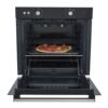 Horno Haceb Tofu abierto horneando una pizza en su interior amplio de 67 L