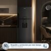 Nevera Mabe RMP415GCG grafito en una cocina elegante de tonos oscuros