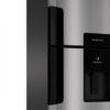 Jaladera integrada tipo pocket y despachador de agua de la nevera Mabe RMP415YCU inox