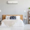Aire acondicionado Whirlpool Xpert Inverter 12.000 BTU instalado en habitación