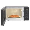 Microondas Whirlpool WM1807B calentando una pizza en su plato giratorio