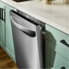Lavavajillas Whirlpool 60 cm acero inoxidable empotrado en cocina moderna