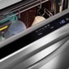 Controles superiores ocultos con display lavavajillas Whirlpool 60 cm